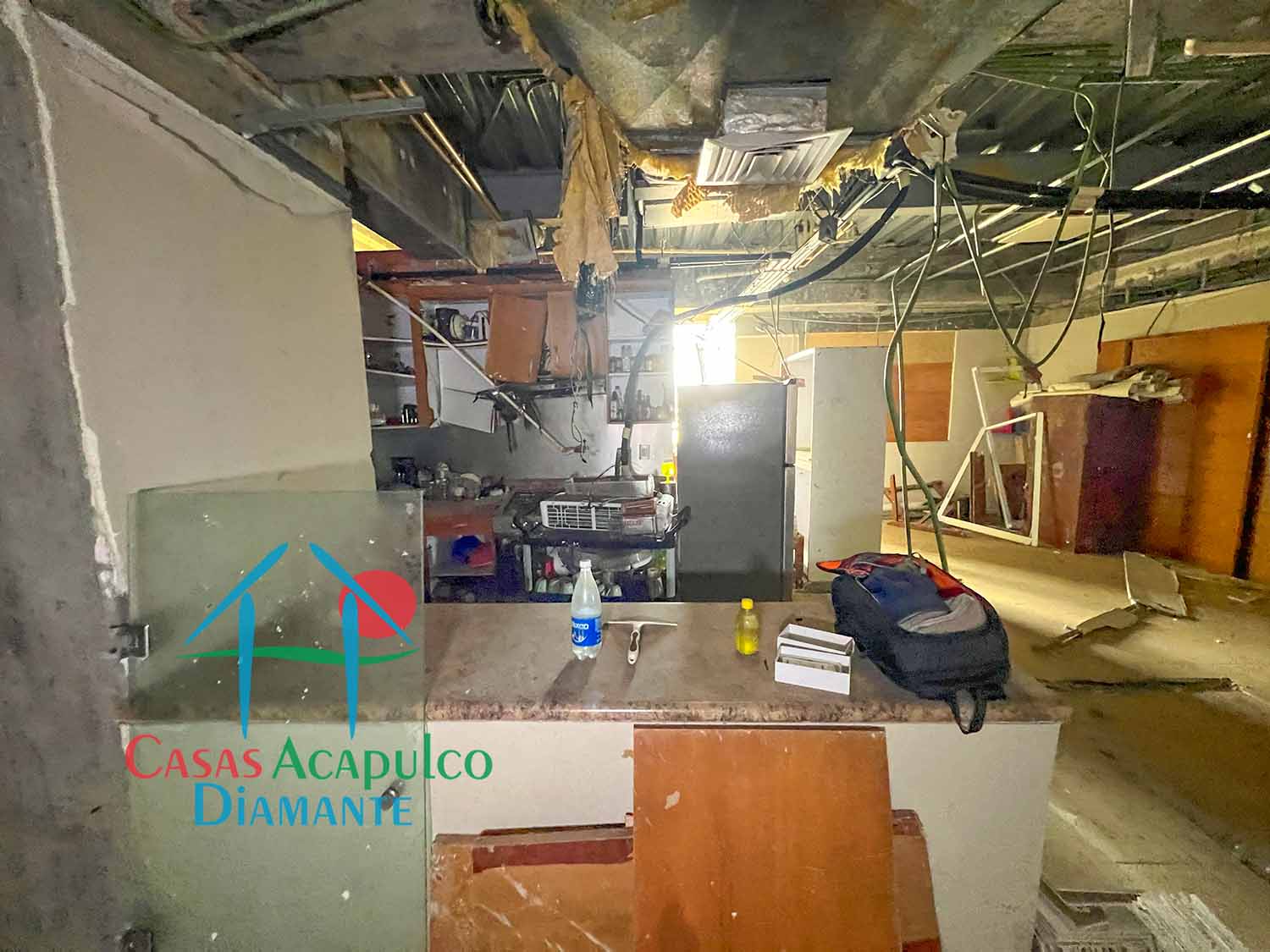 Galápagos 1001 - Cocina después de Otis 2